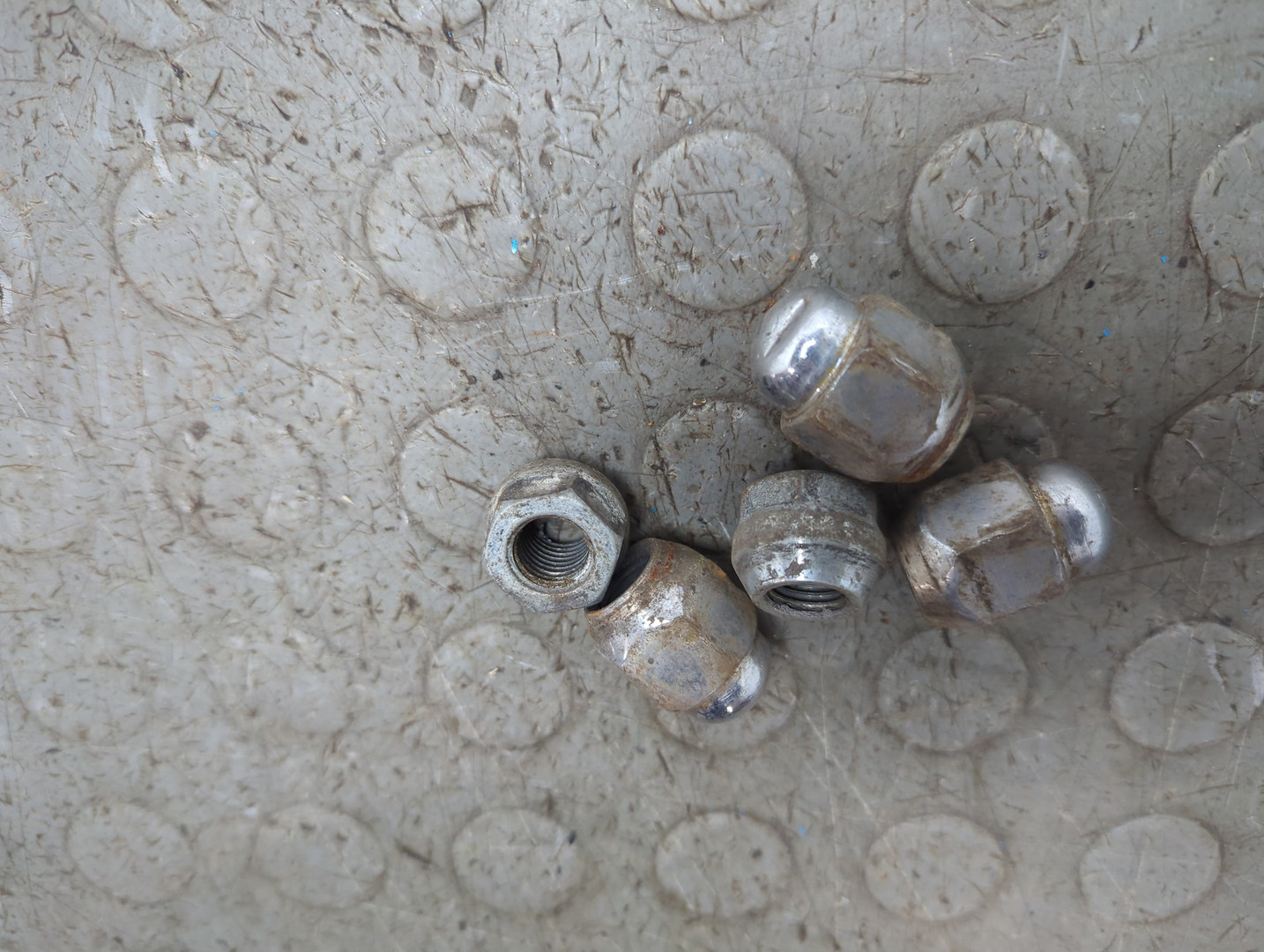 Гайка колеса