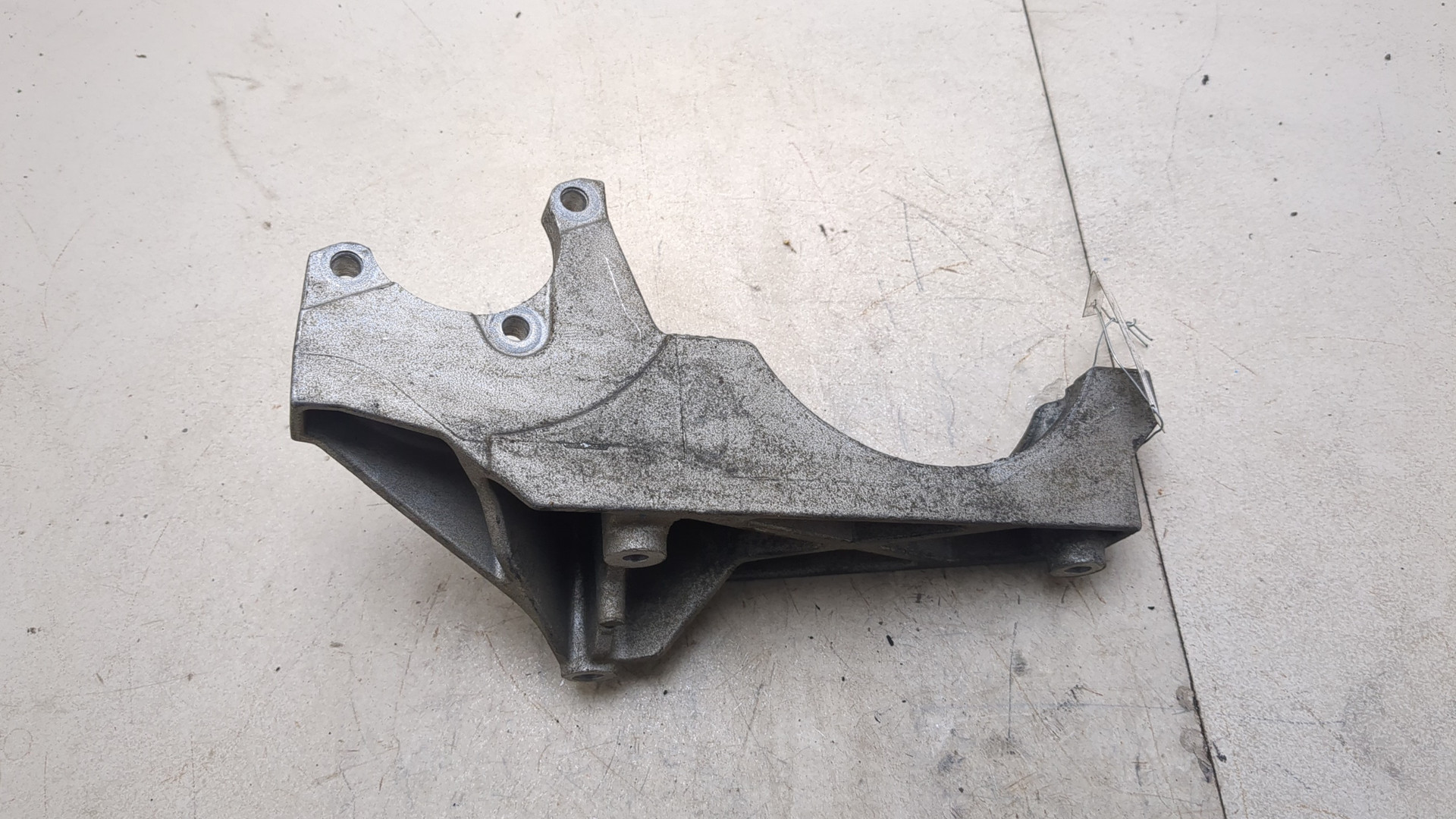 Кронштейн генератора