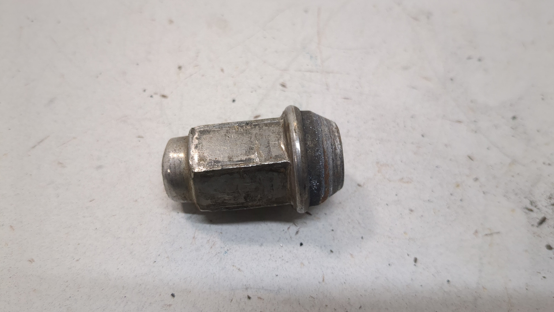 Гайка колеса