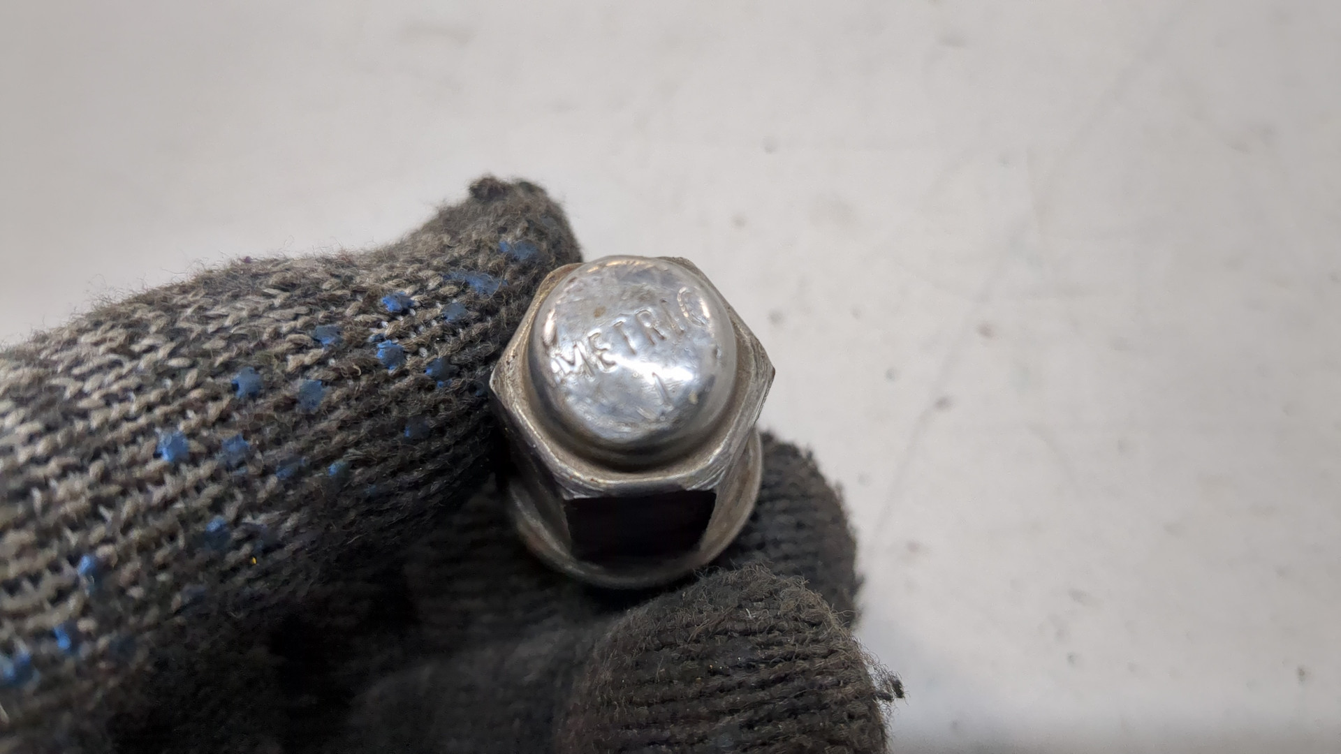 Гайка колеса