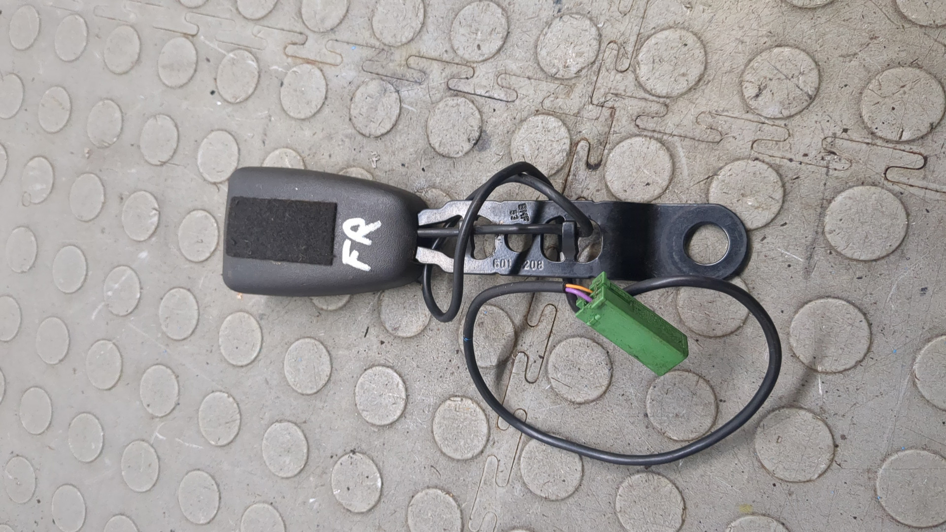 Ответная часть ремня безопасности