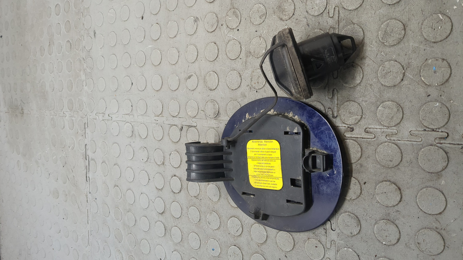 Лючок бензобака