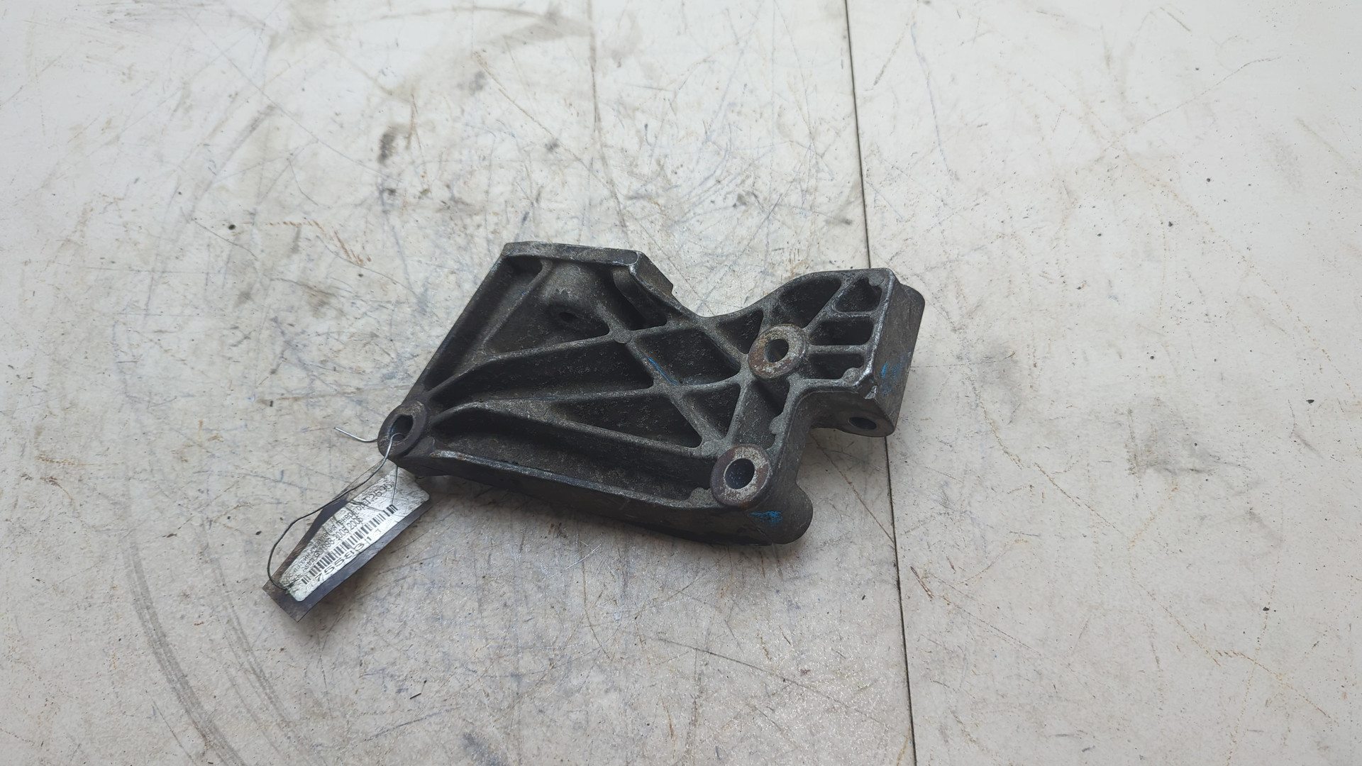 Кронштейн генератора