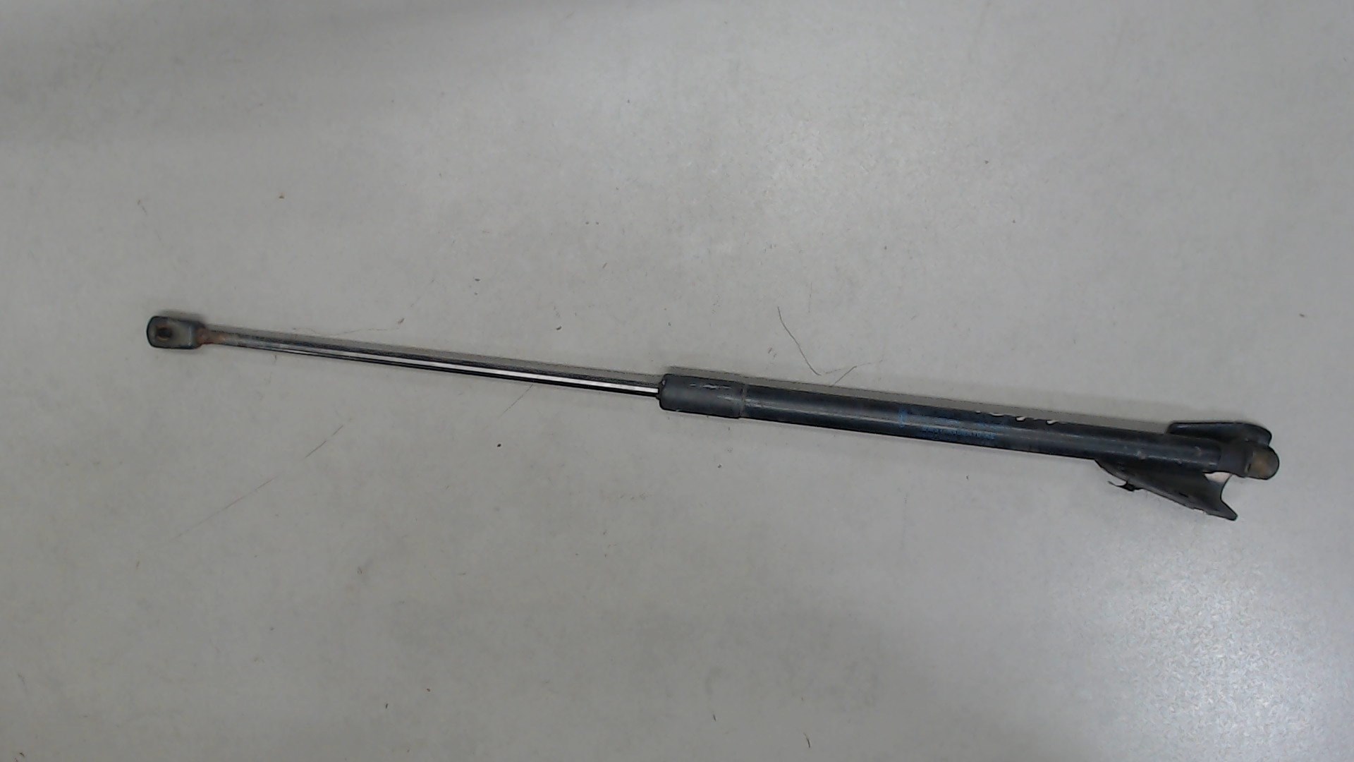 Амортизатор багажника форд фокус 3. Амортизатор багажника форд фокус 3 хэтчбек размеры. Амортизатор багажника форд фокус 3. Упоры багажника форд фокус 2 хэтчбек. Амортизатор багажника форд фокус 3.