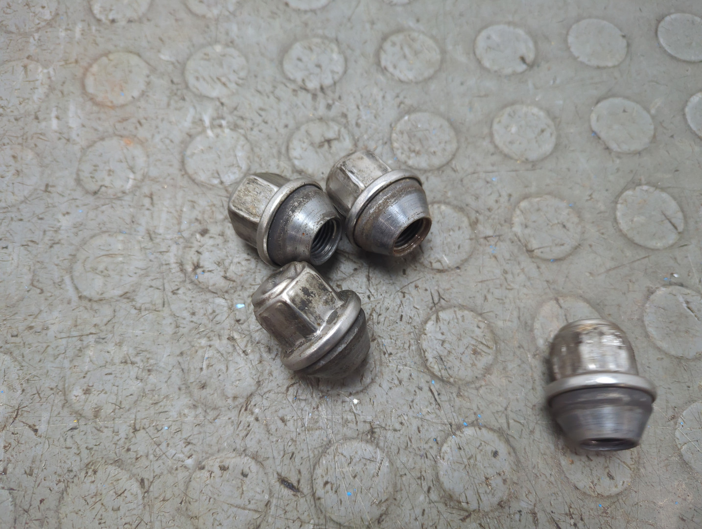 Гайка колеса