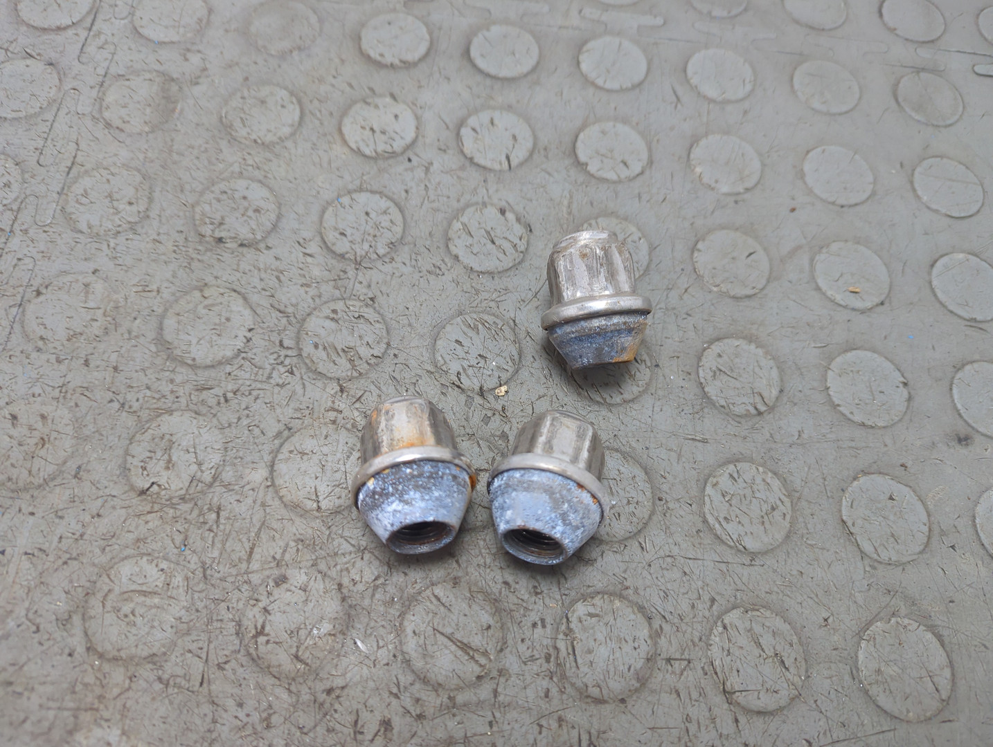 Гайка колеса