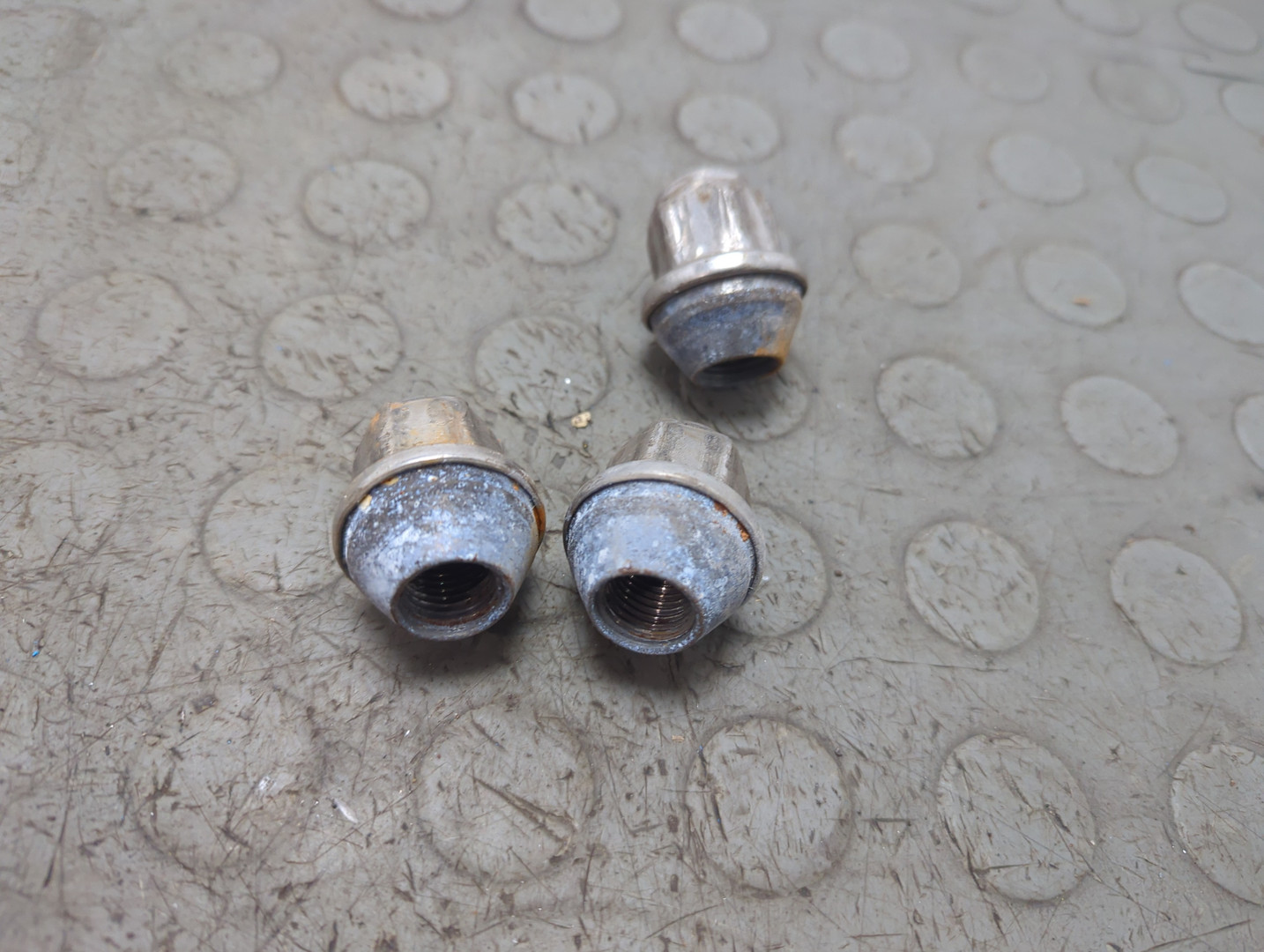 Гайка колеса