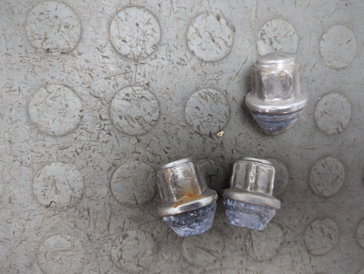 Гайка колеса