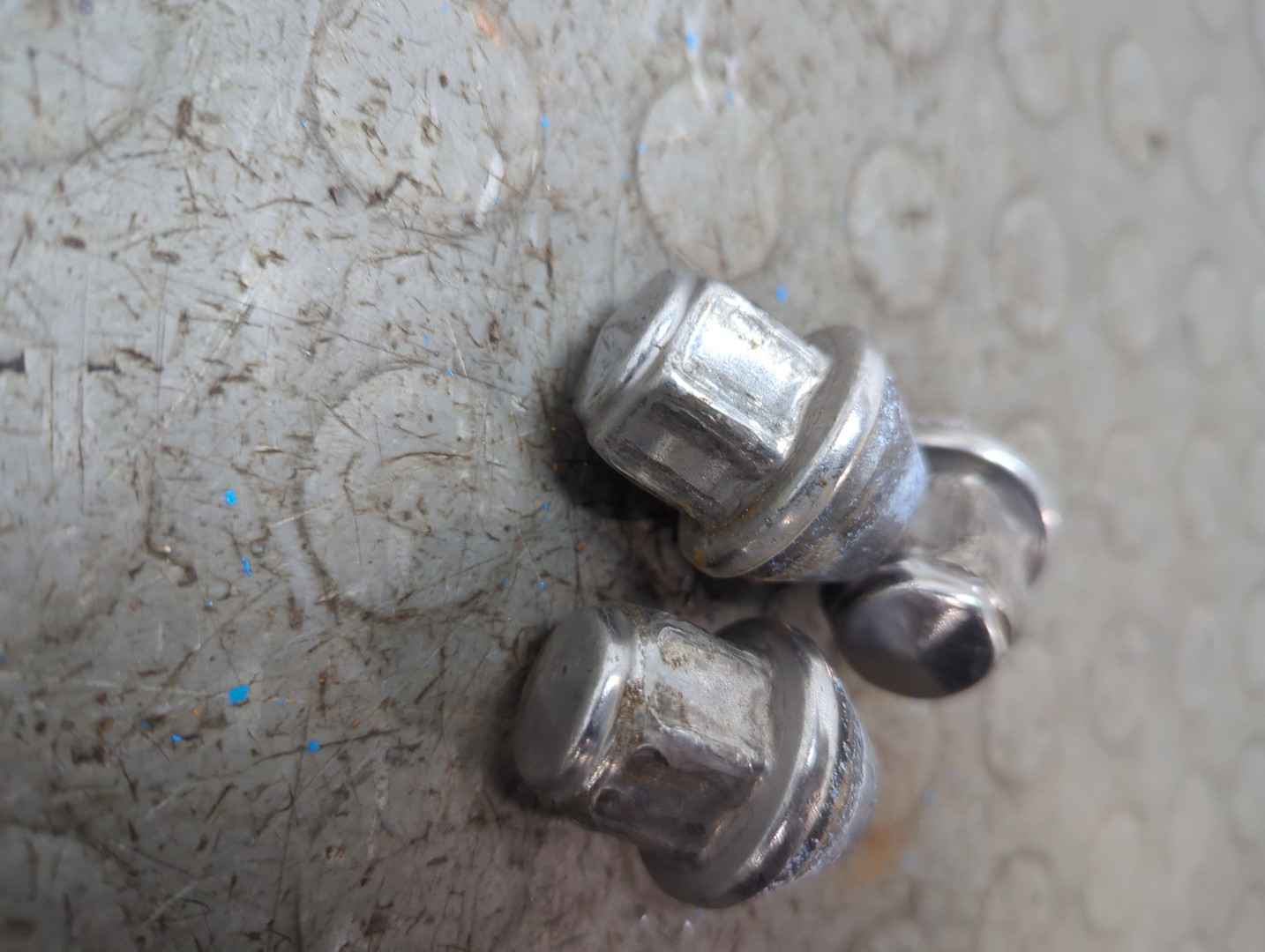 Гайка колеса