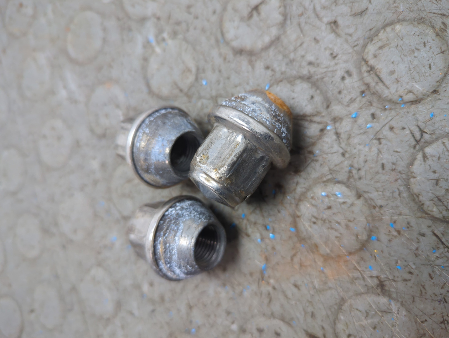 Гайка колеса