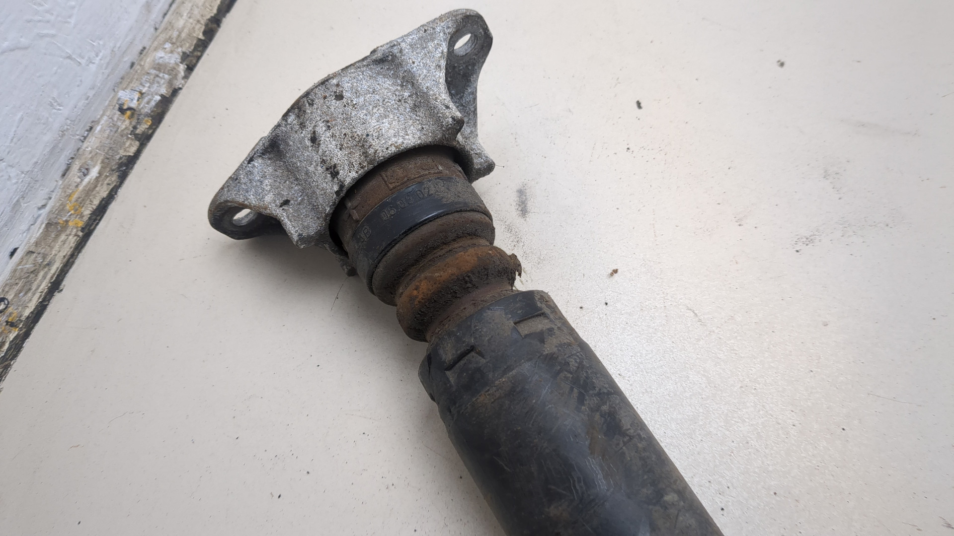 Амортизатор задний (стойка)