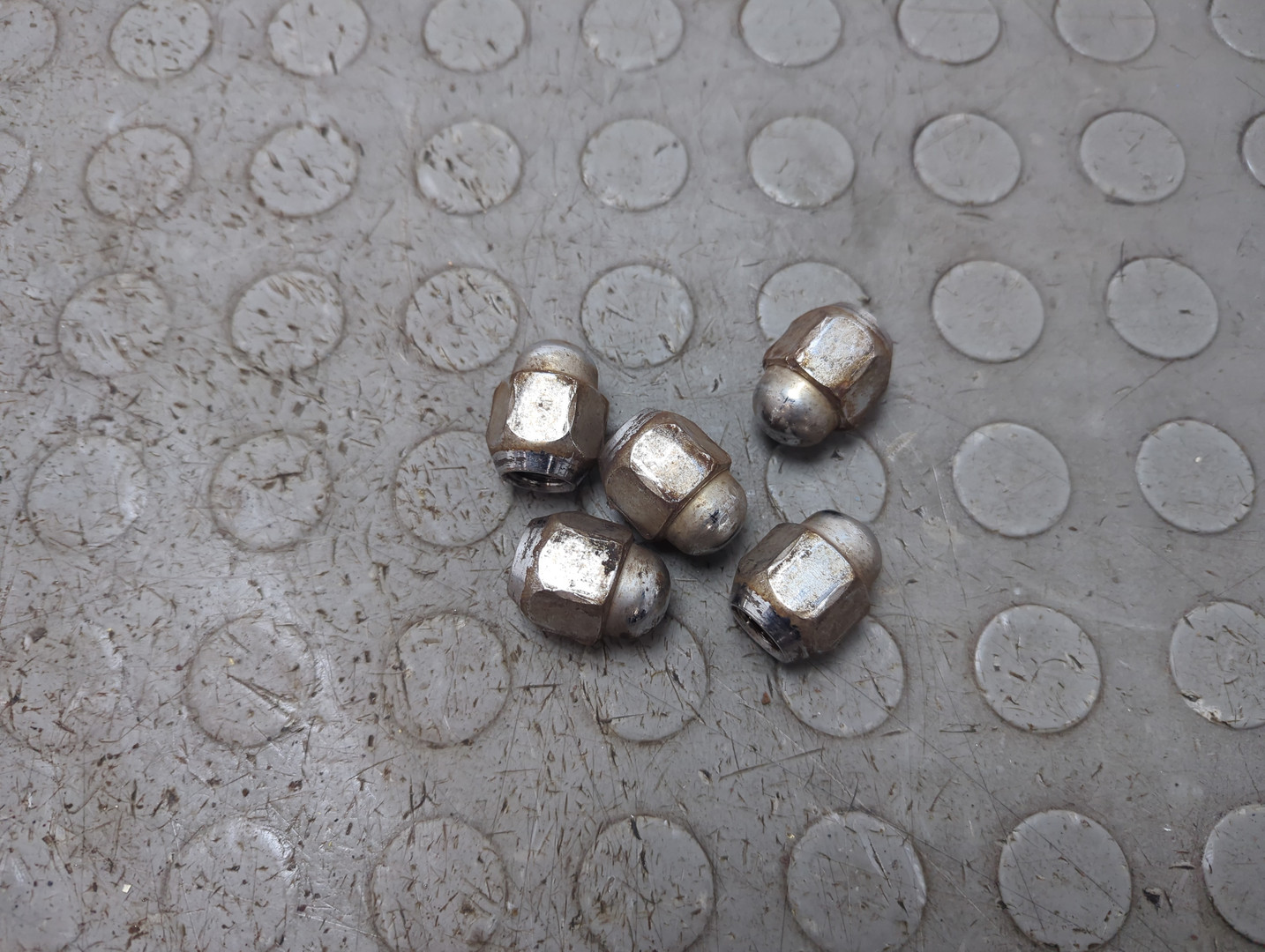 Гайка колеса