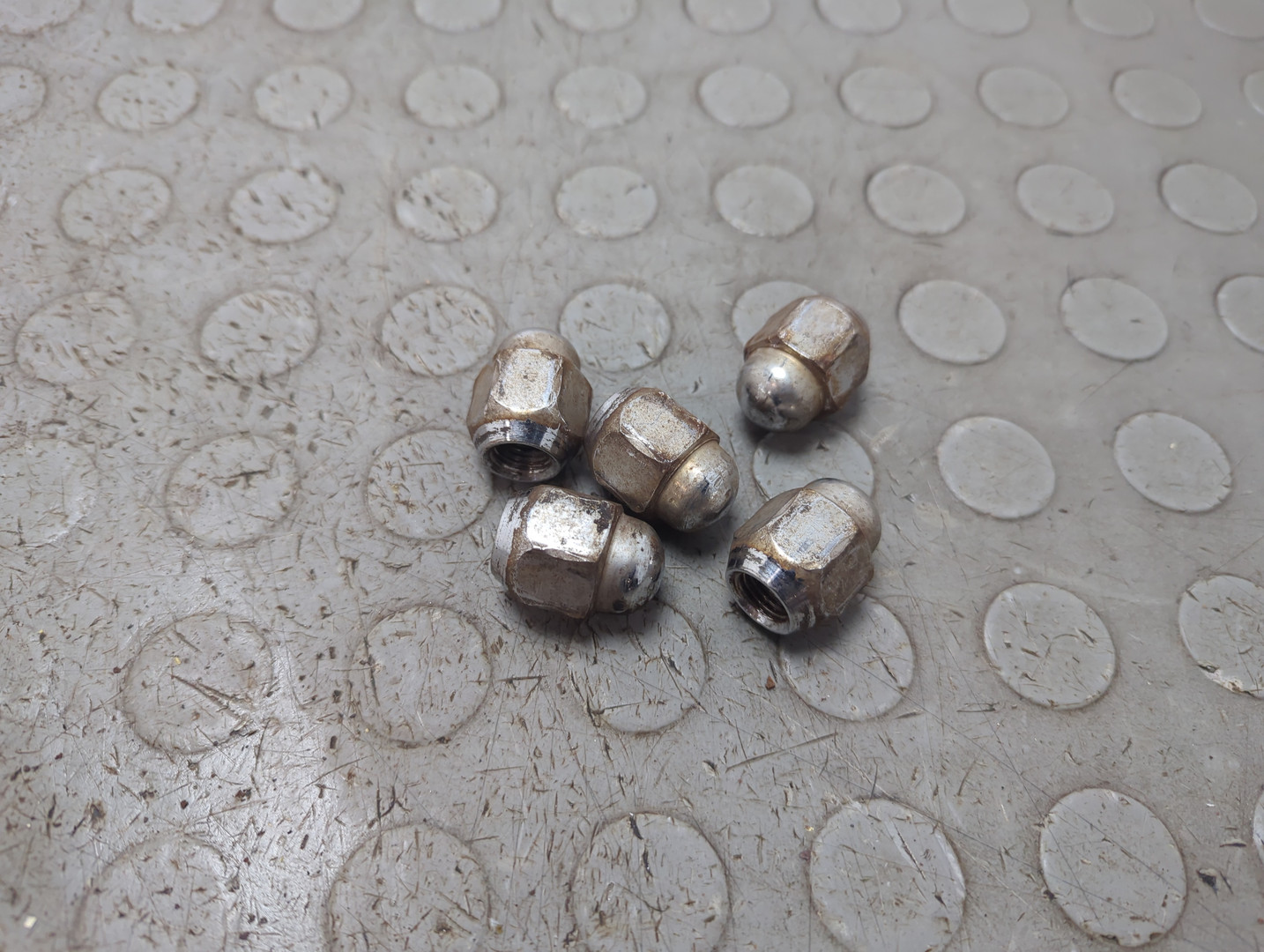 Гайка колеса