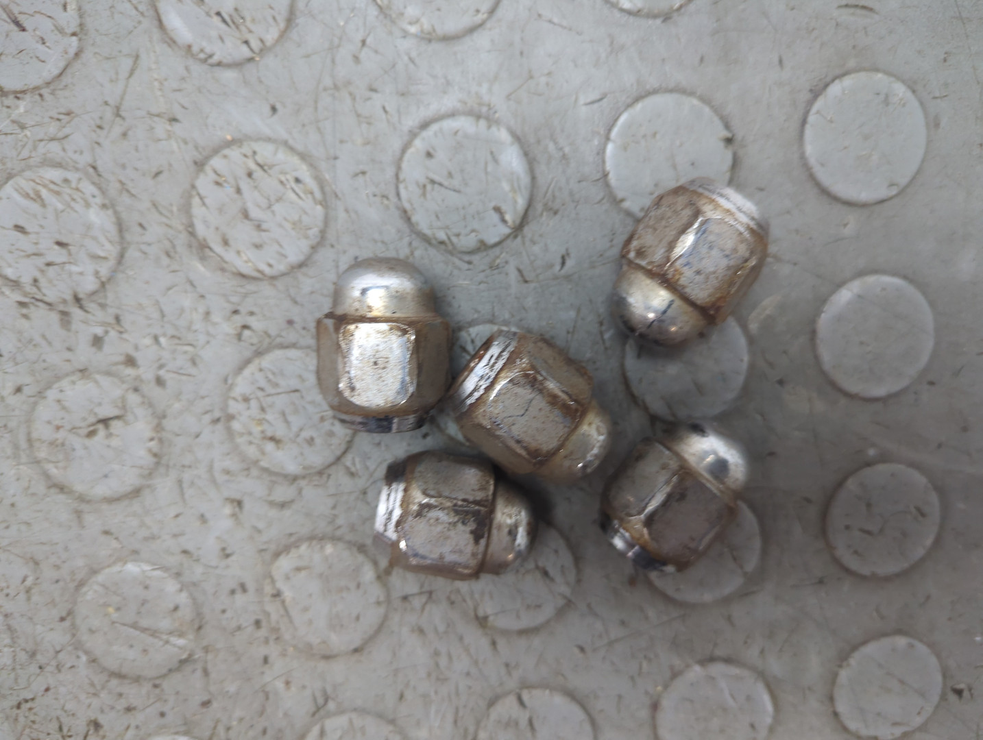 Гайка колеса