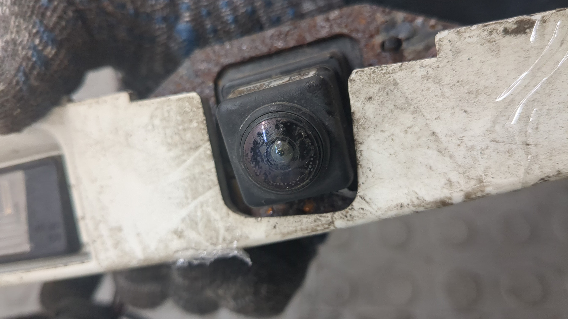 Фонарь подсветки номера