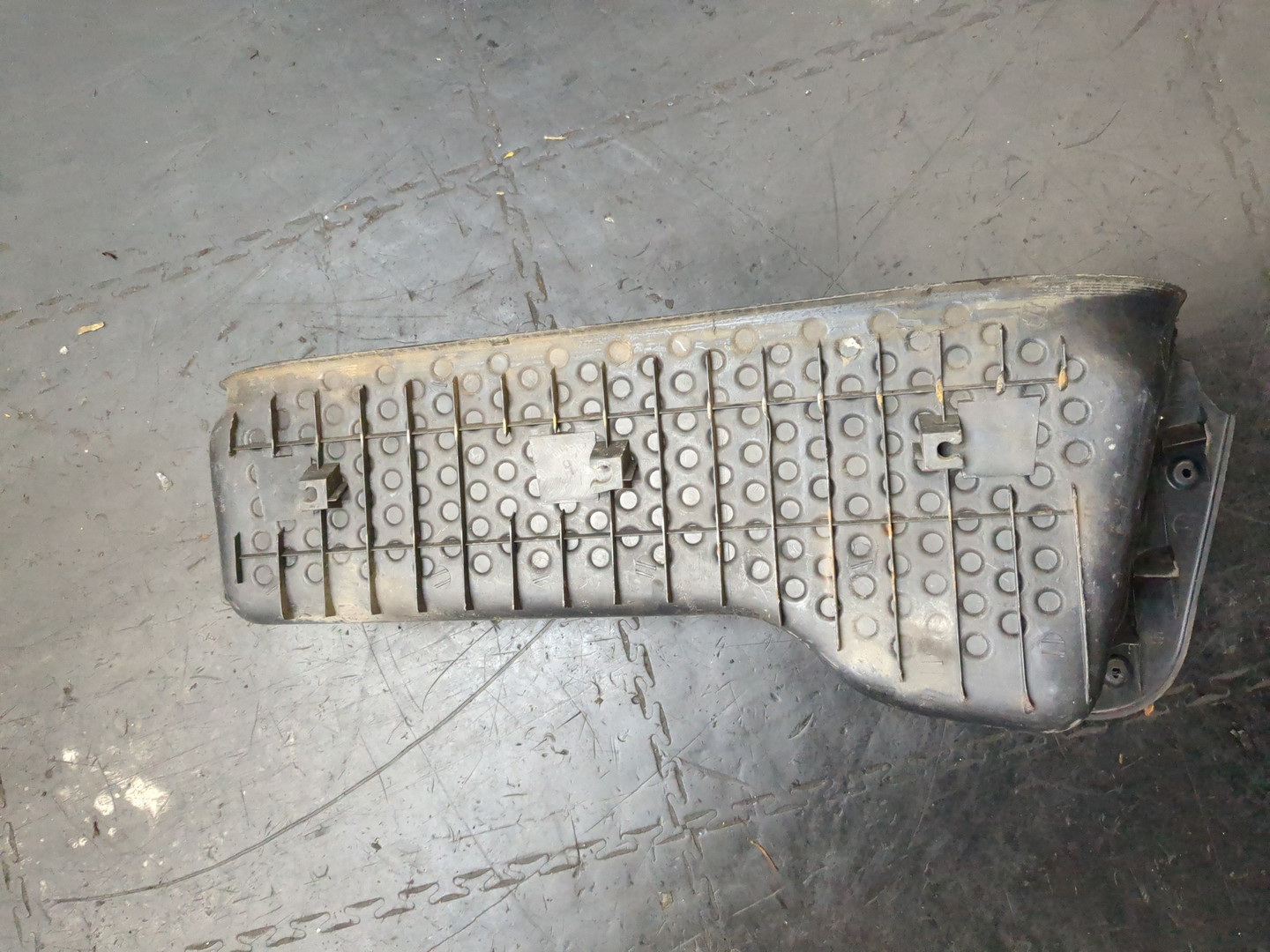 Подножка правая