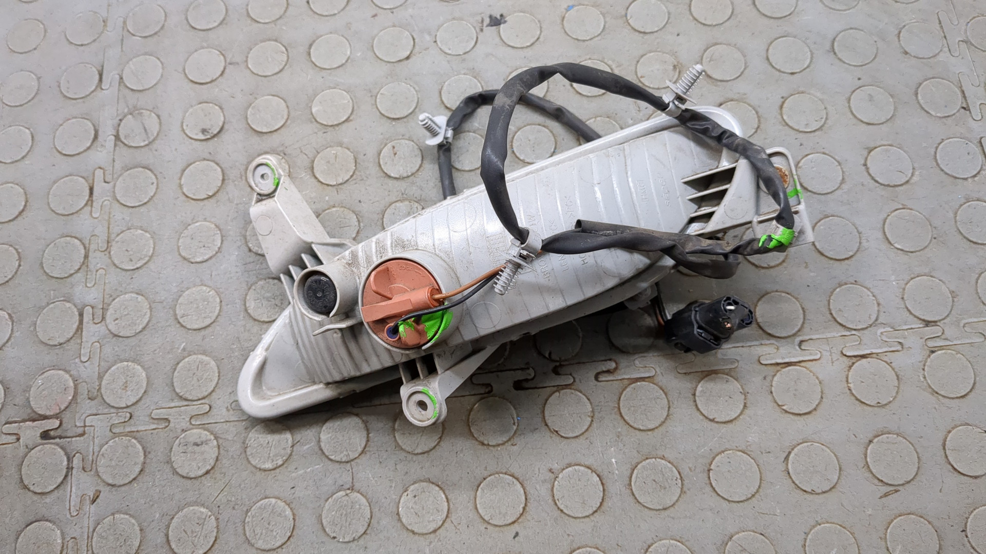 Отражатель в бампер задний правый