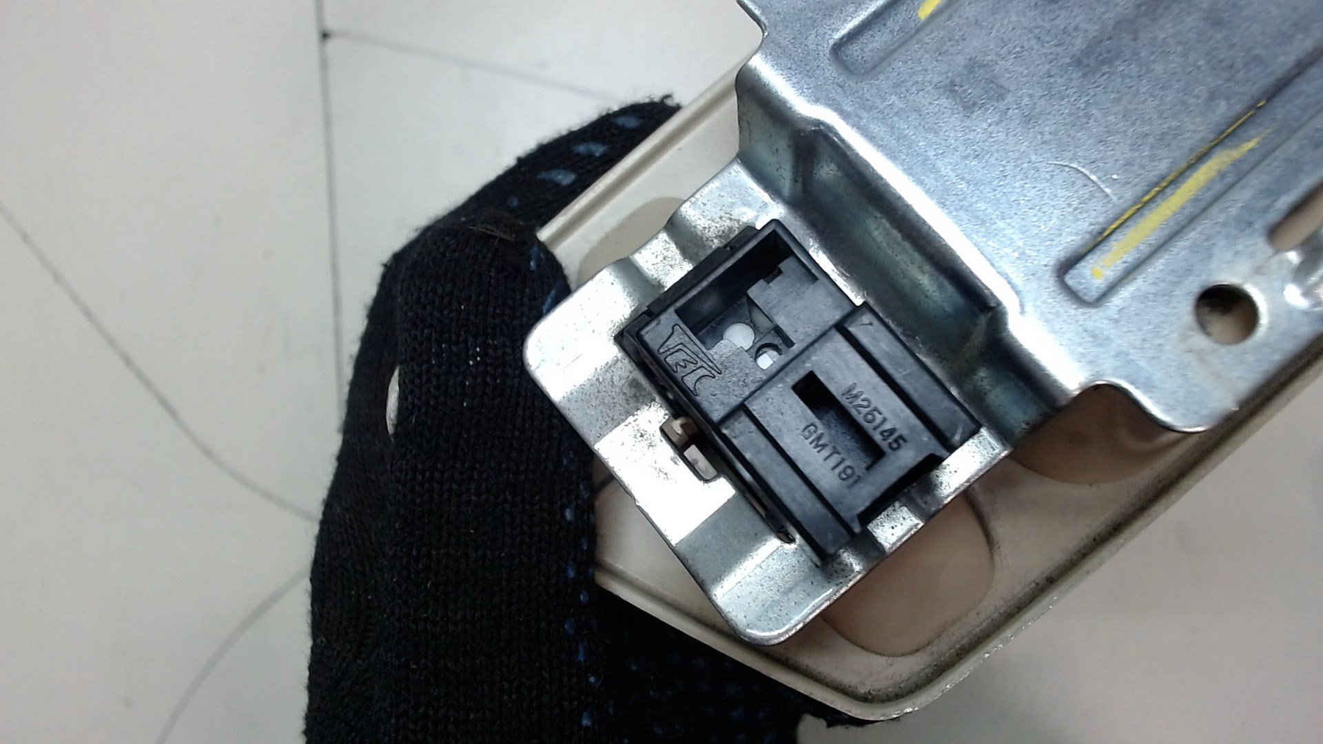 Ручка двери задней внутренняя левая