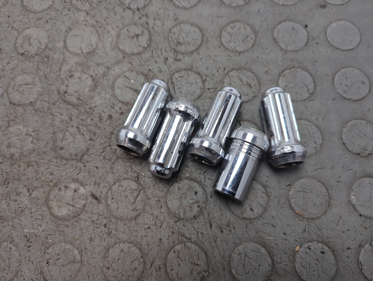 Гайка колеса