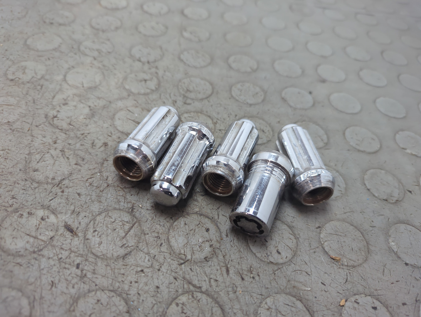 Гайка колеса