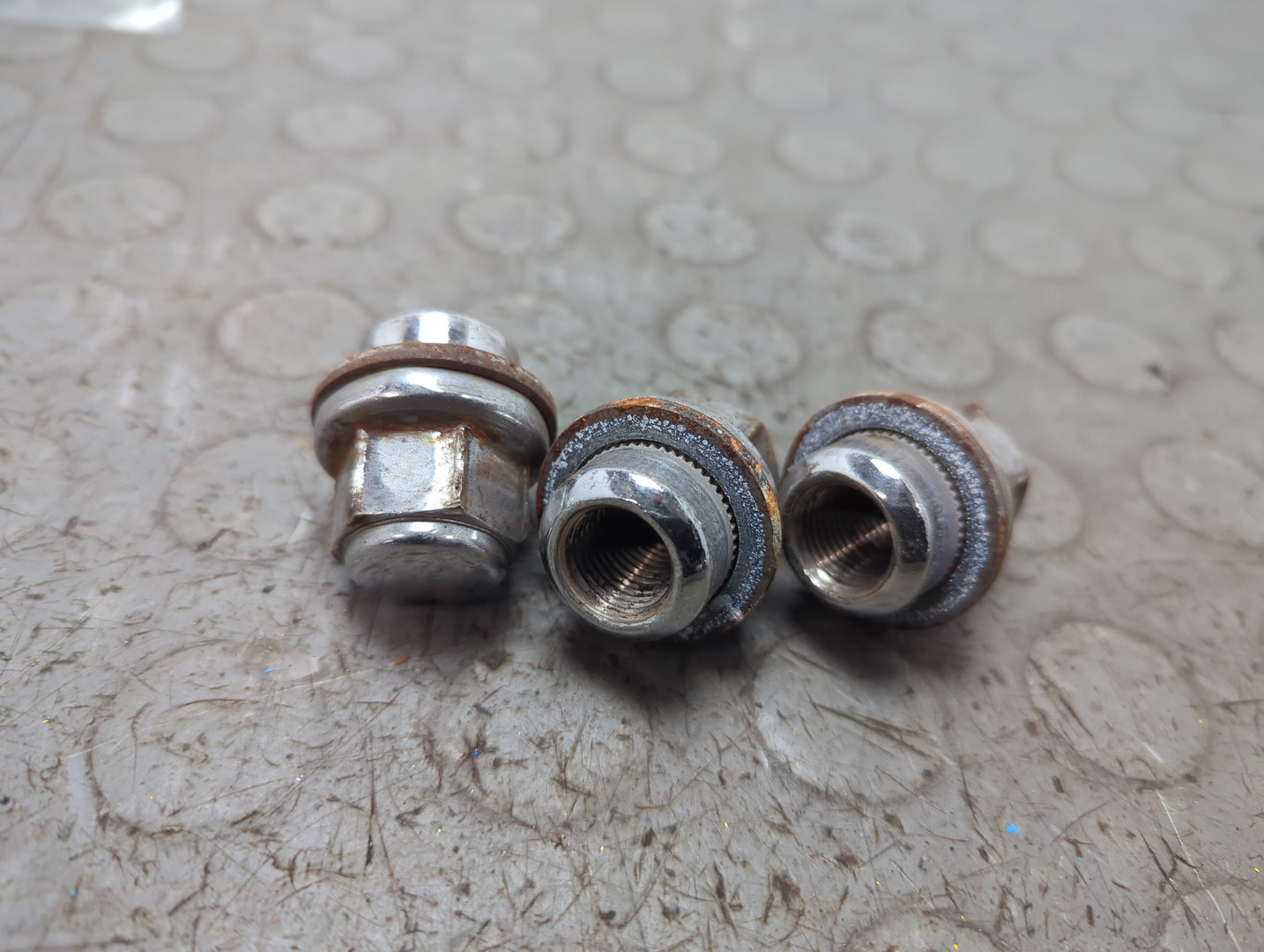 Гайка колеса