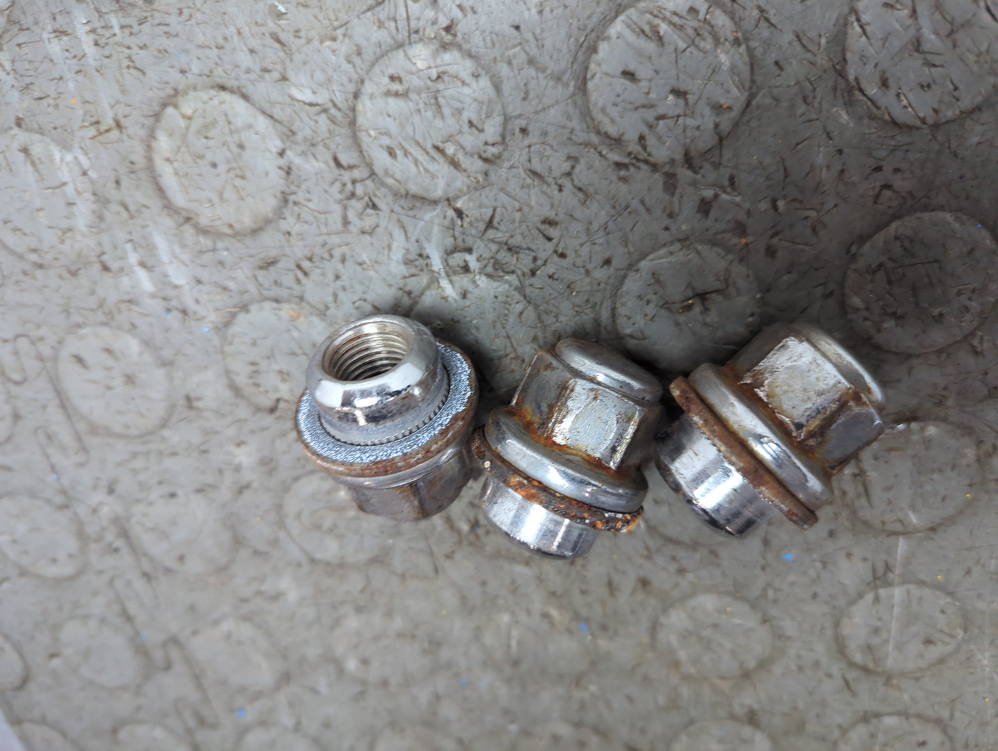 Гайка колеса