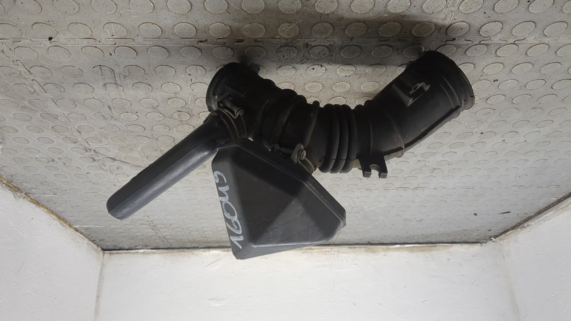 Патрубок воздушного фильтра