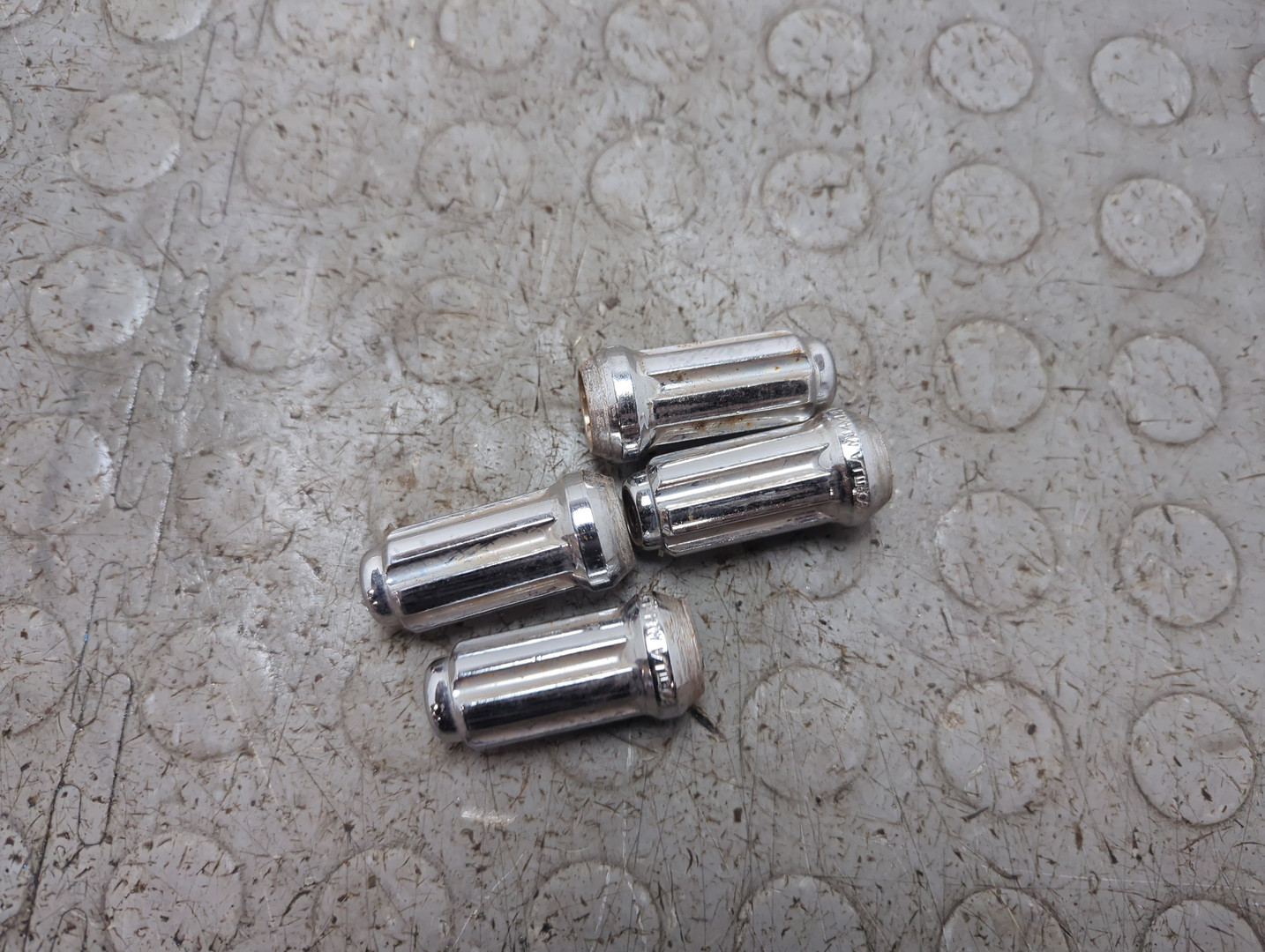 Гайка колеса