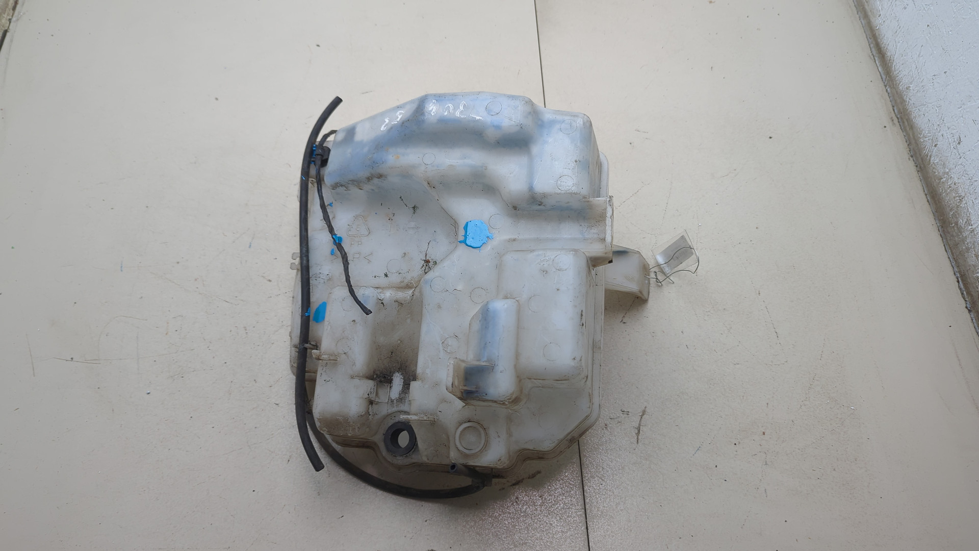 Бачок омывателя лобового стекла