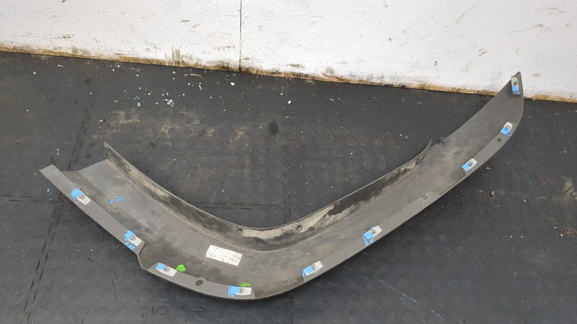 Накладка переднего крыла правого