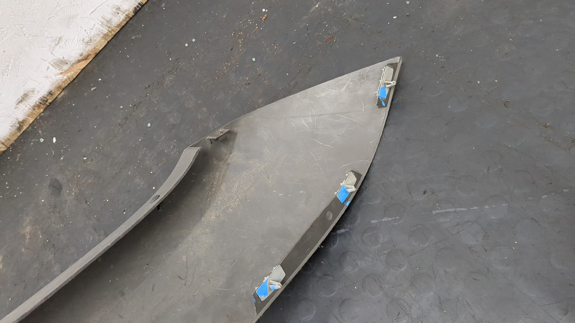 Накладка переднего крыла правого