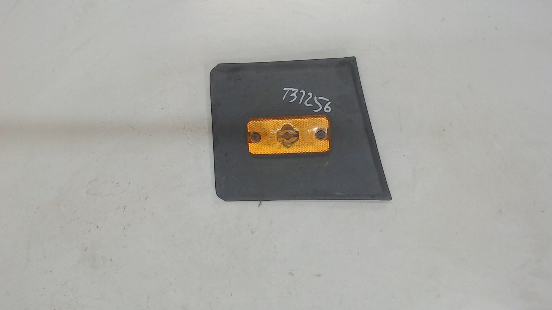 Накладка переднего крыла правого