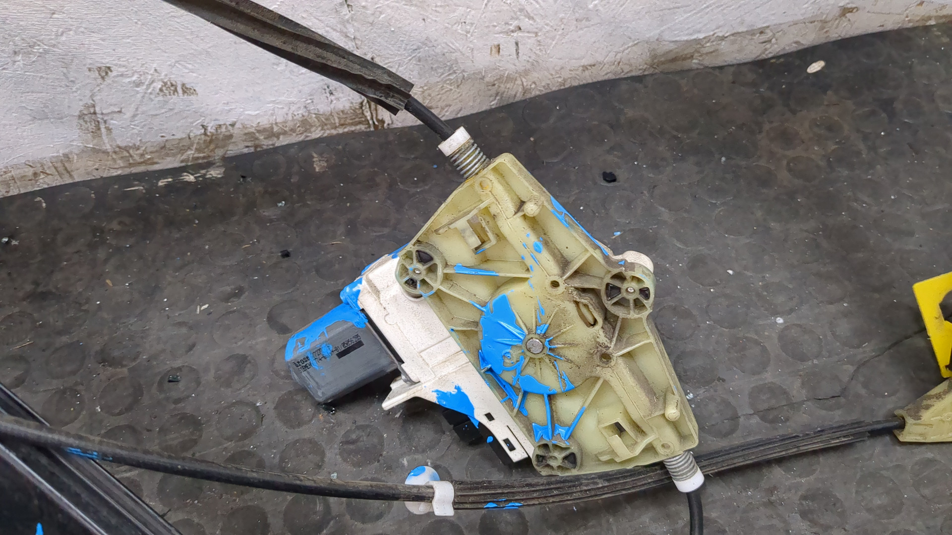 Стеклоподъемник электр. задний левый