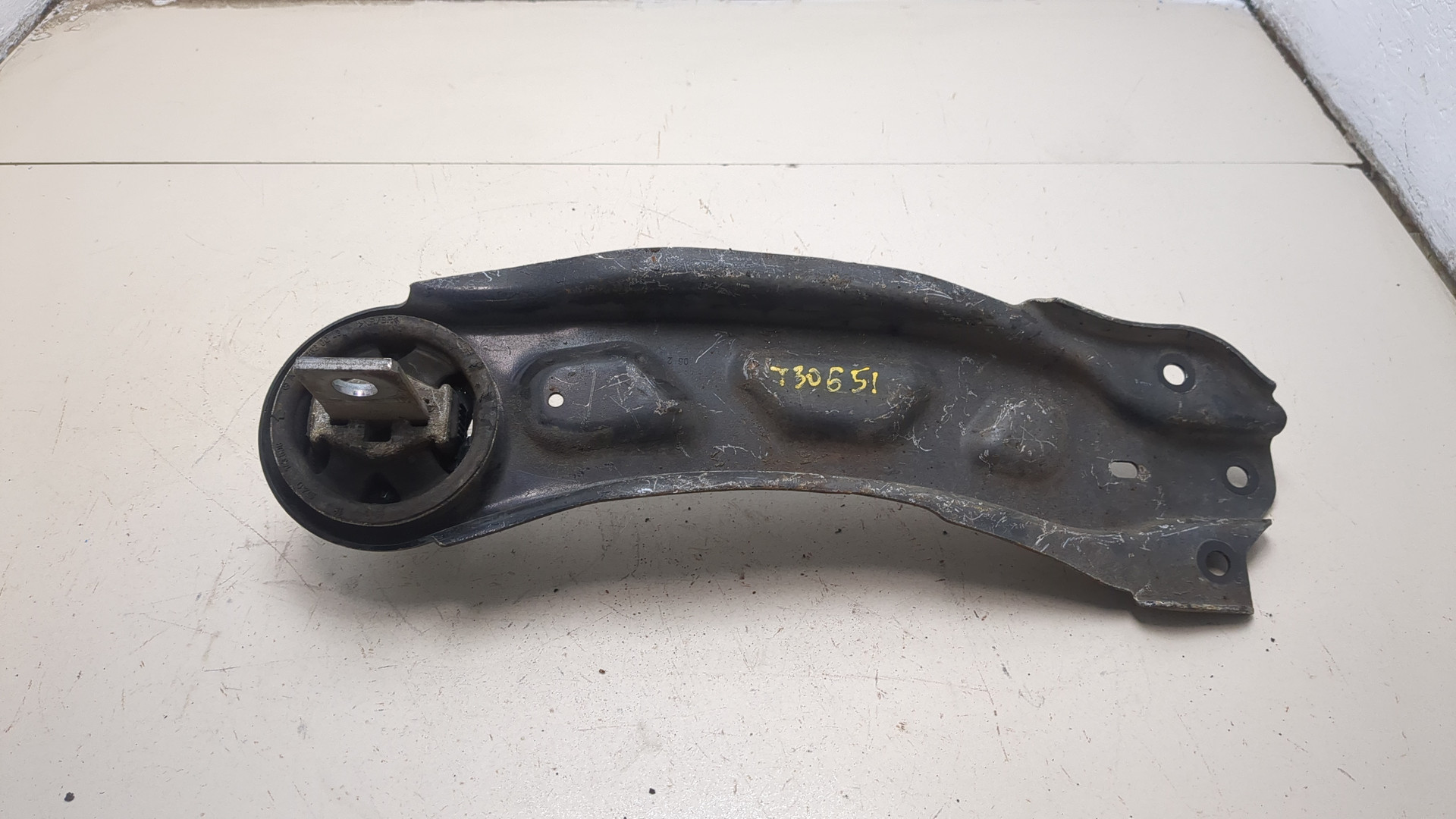 Рычаг задний левый