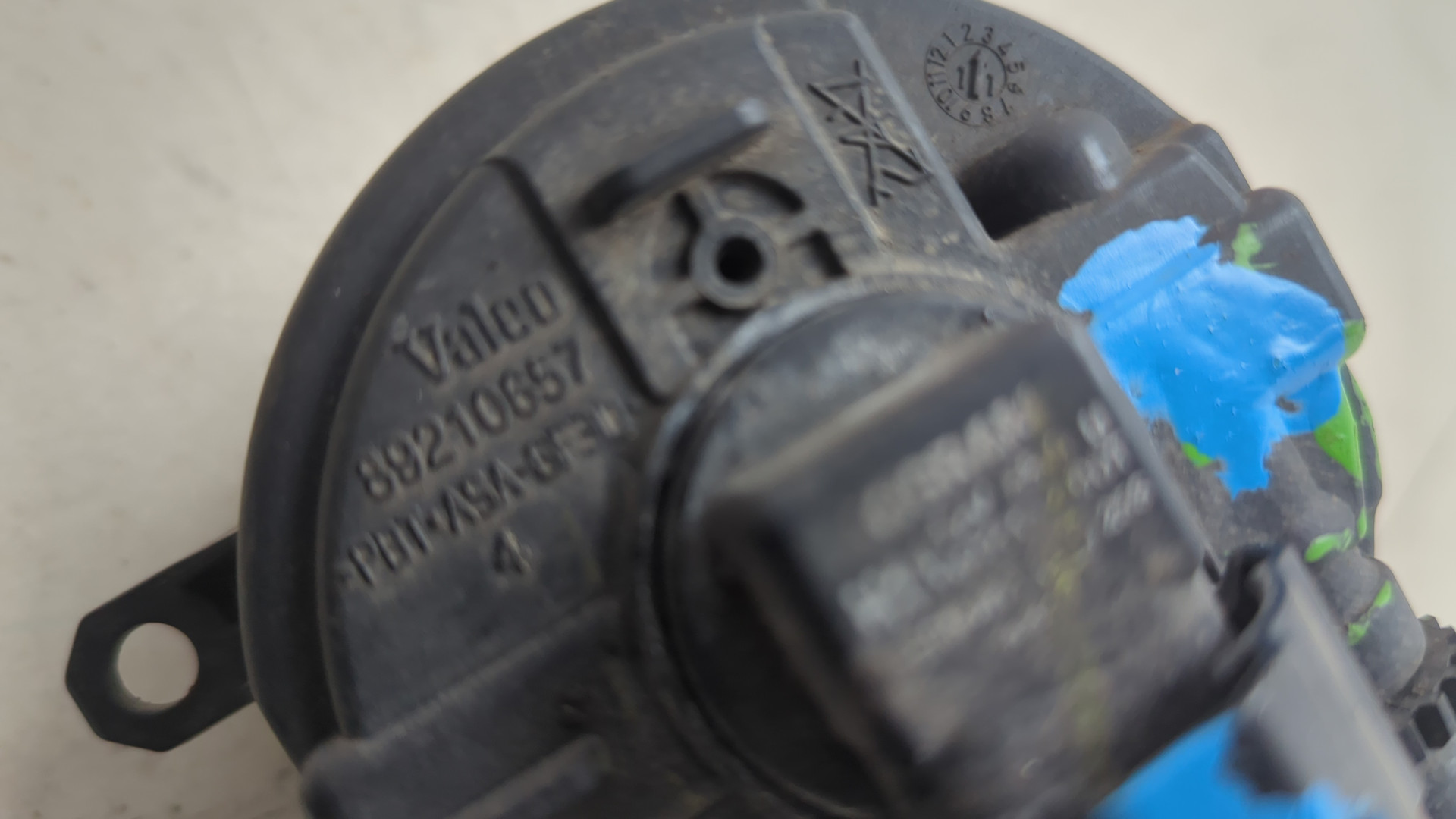 Фара противотуманная левая