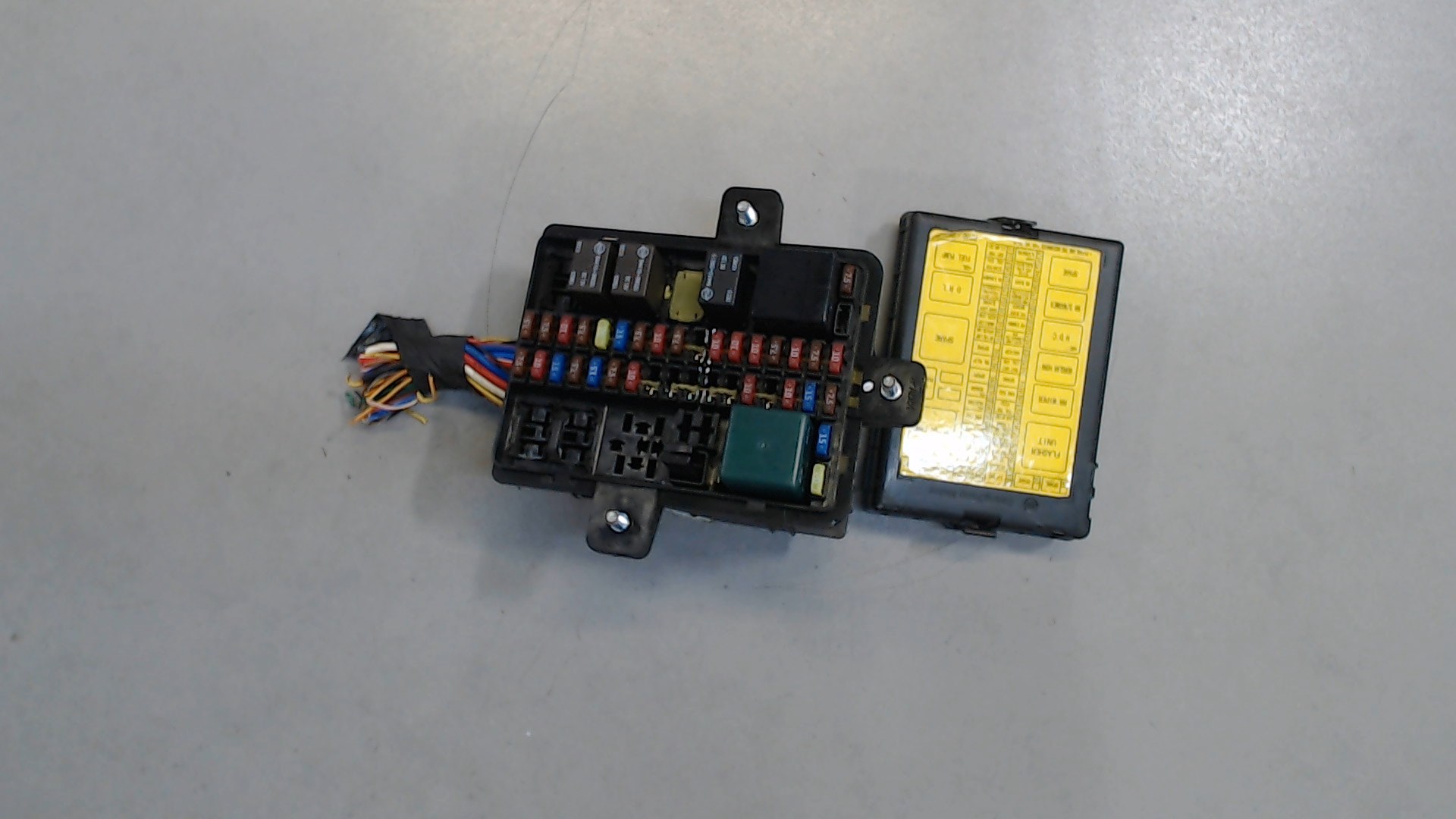 0 дизель. Предохранители ssangyong kyron 2. Предохранители ссангйонг кайрон 2. Блок предохранителей кайрон дизель 2. Блок предохранителей саньенг кайрон.