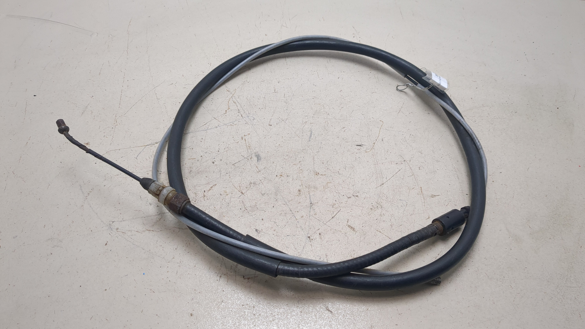 Трос стояночного тормоза