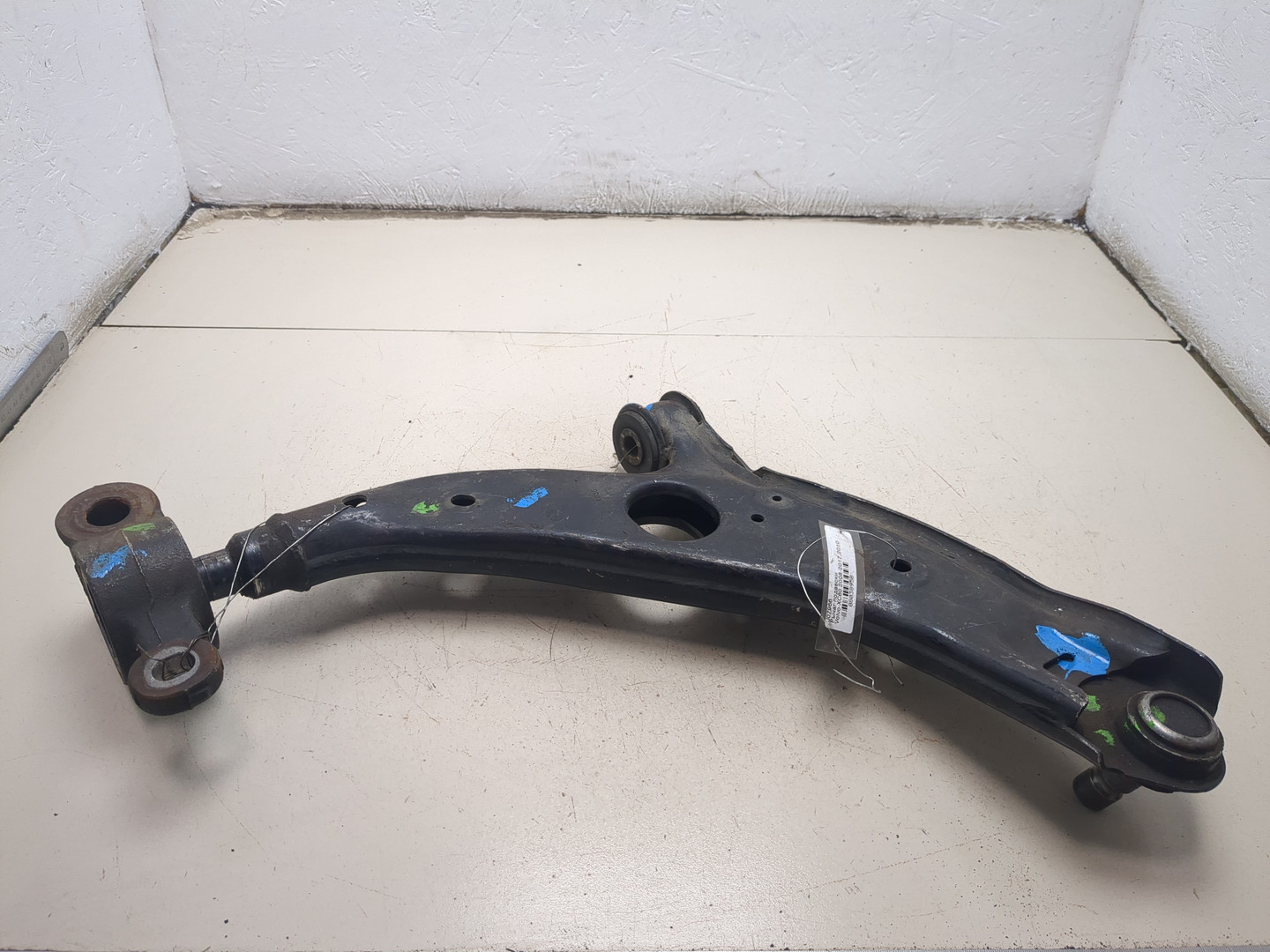 Рычаг передний левый