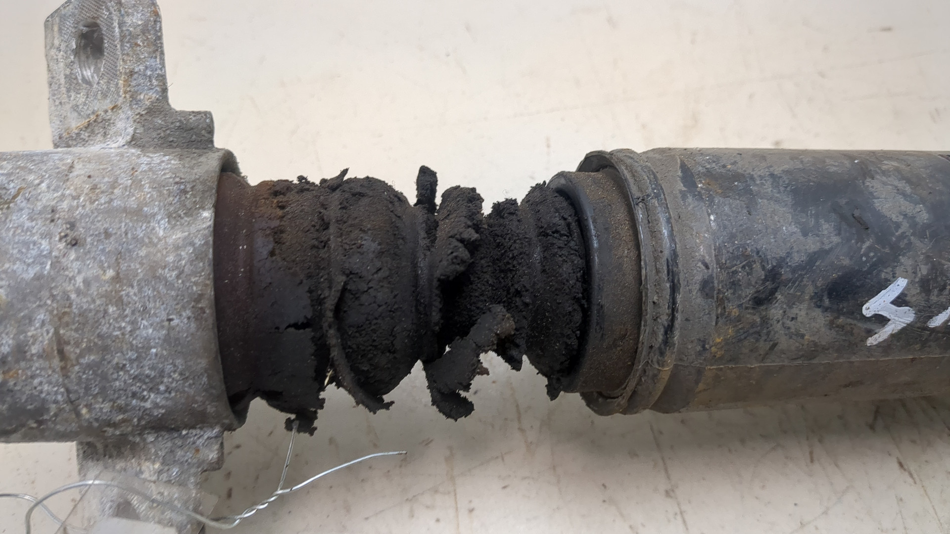 Амортизатор задний (стойка)