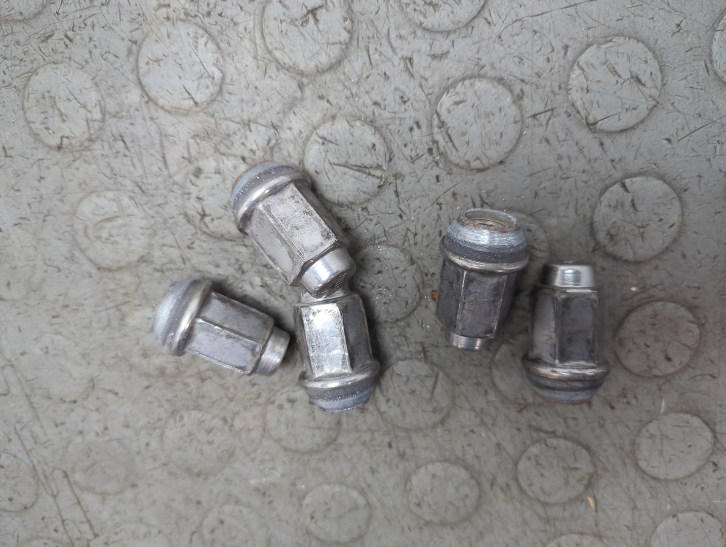 Гайка колеса