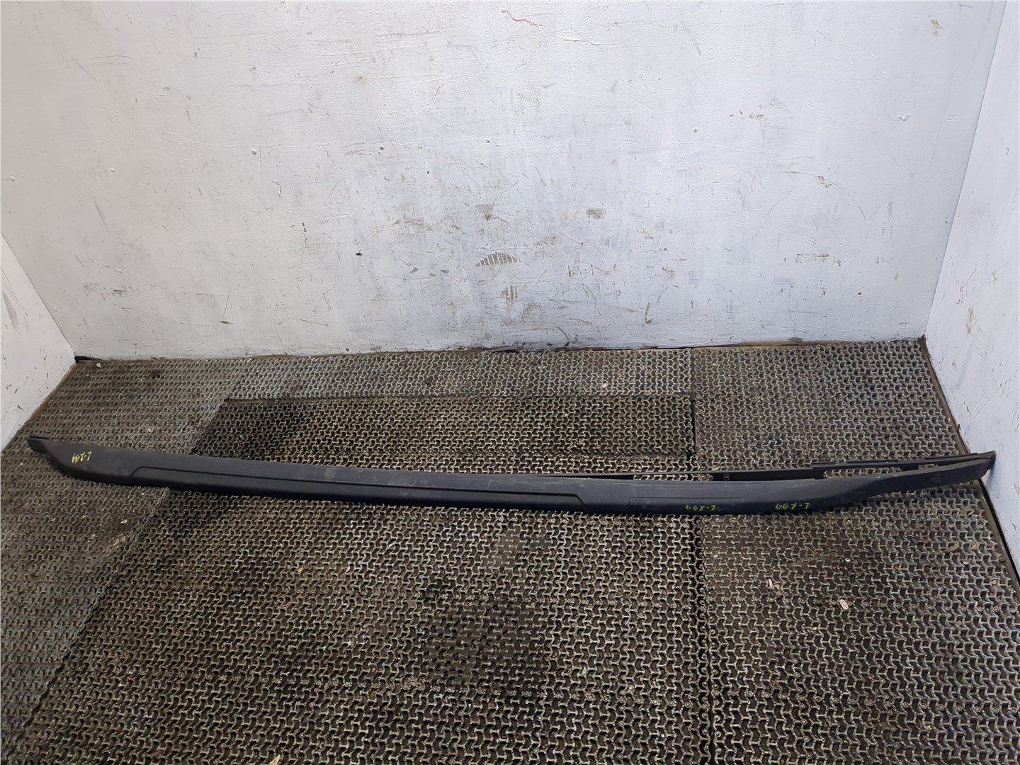 Рейлинг (релинг) левый (планка на крышу)