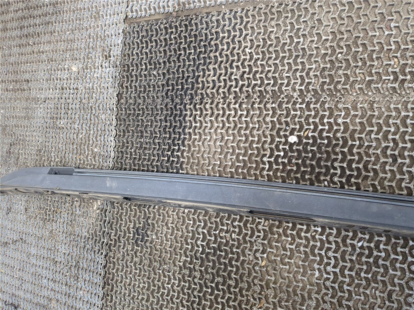 Рейлинг (релинг) левый (планка на крышу)