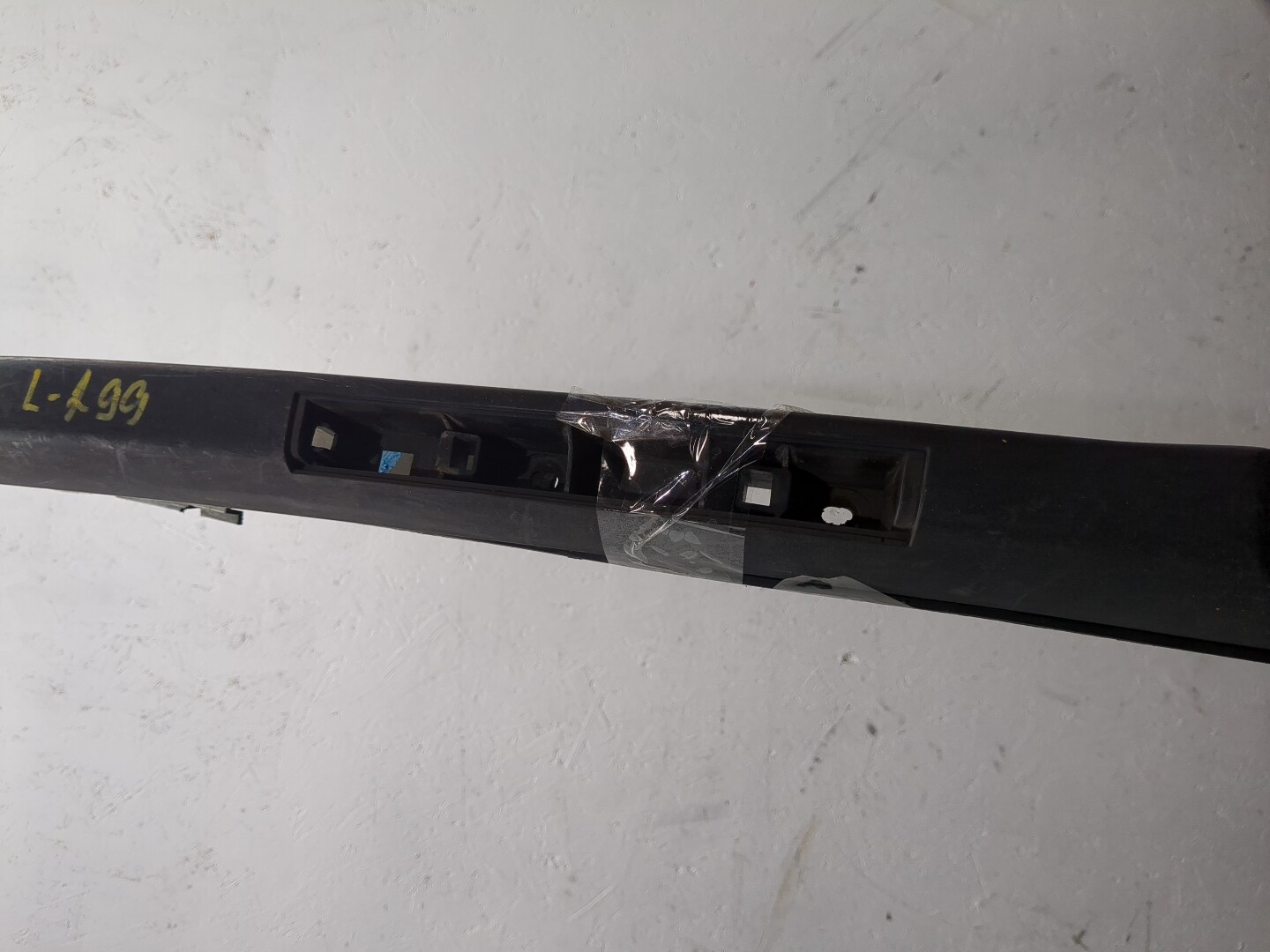 Рейлинг (релинг) левый (планка на крышу)