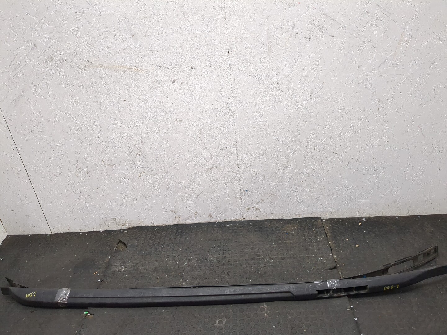 Рейлинг (релинг) левый (планка на крышу)