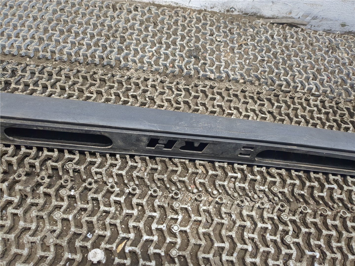 Рейлинг (релинг) правый (планка на крышу)