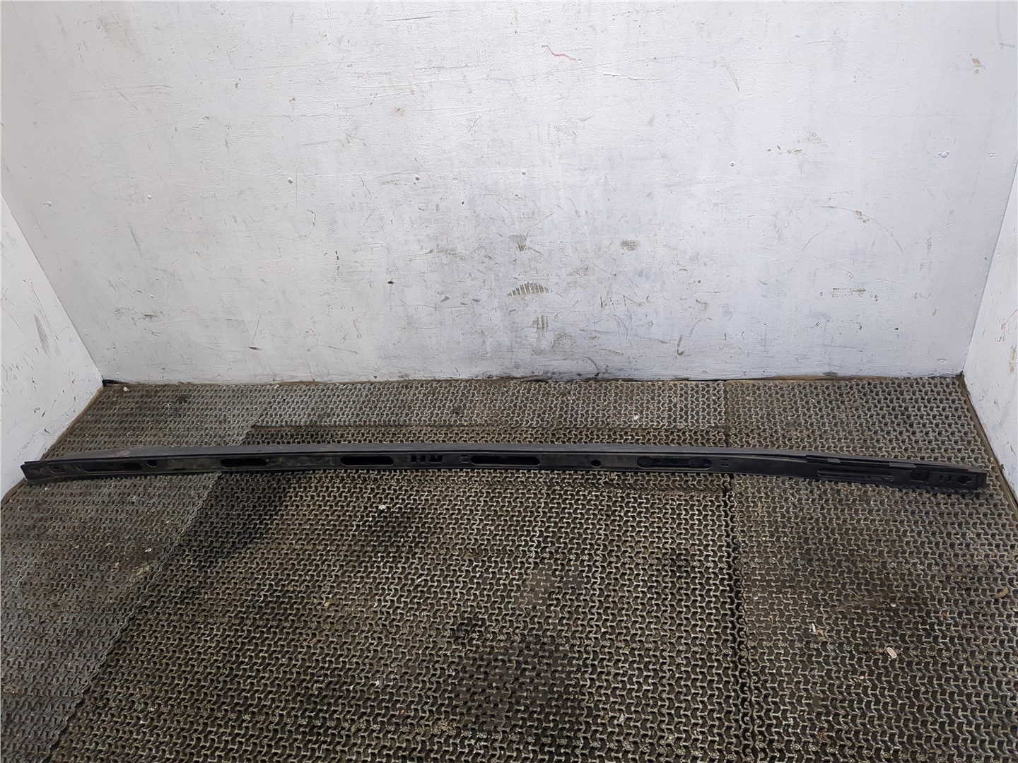 Рейлинг (релинг) правый (планка на крышу)