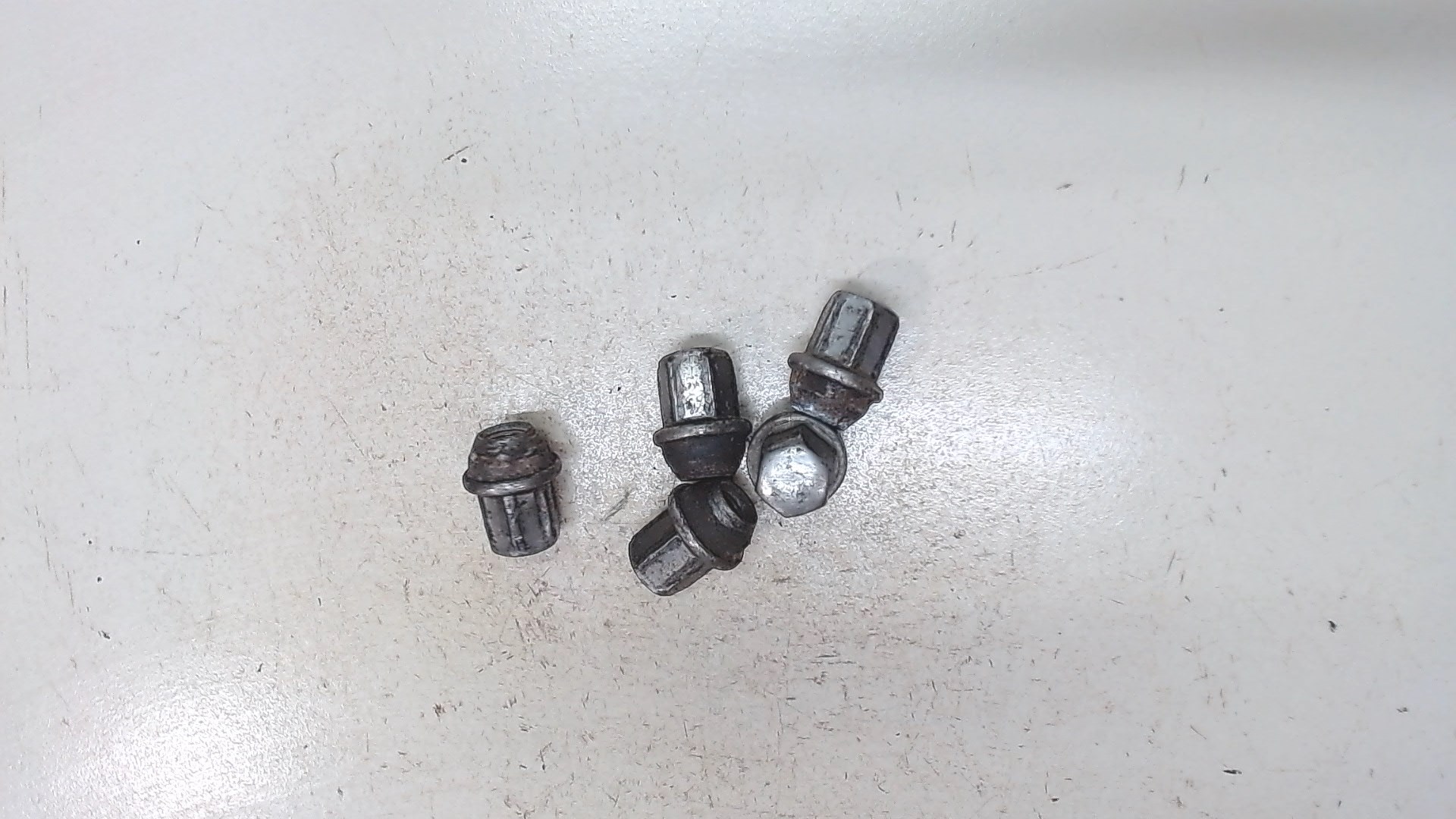 Гайка колеса