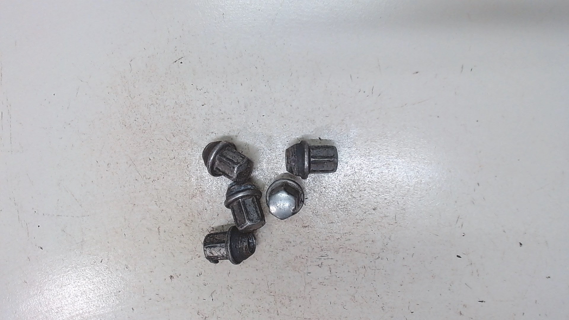 Гайка колеса