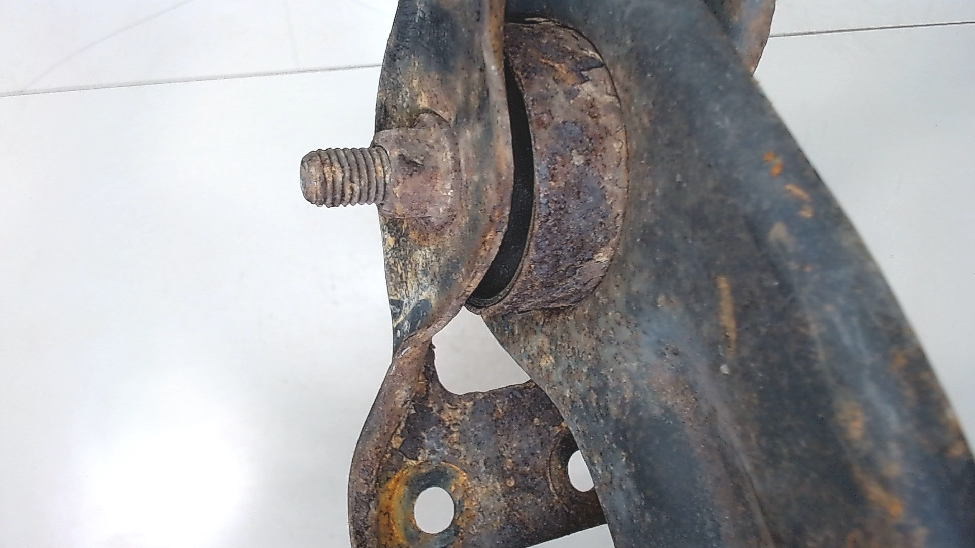 Рычаг задний правый