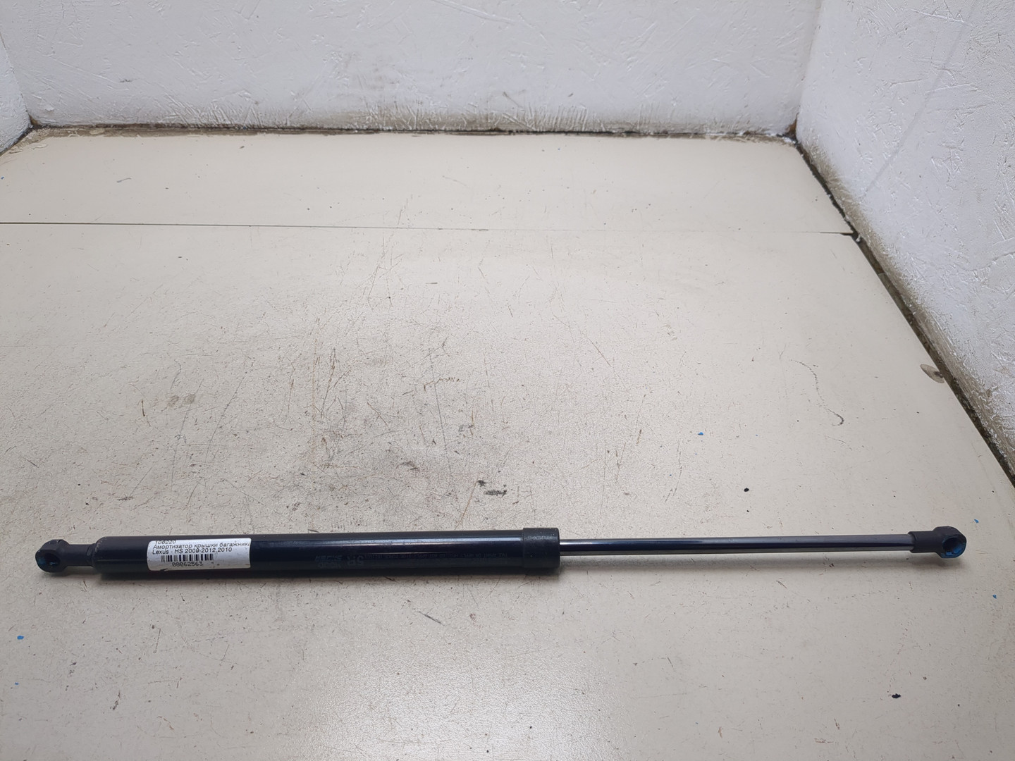 Амортизатор крышки багажника